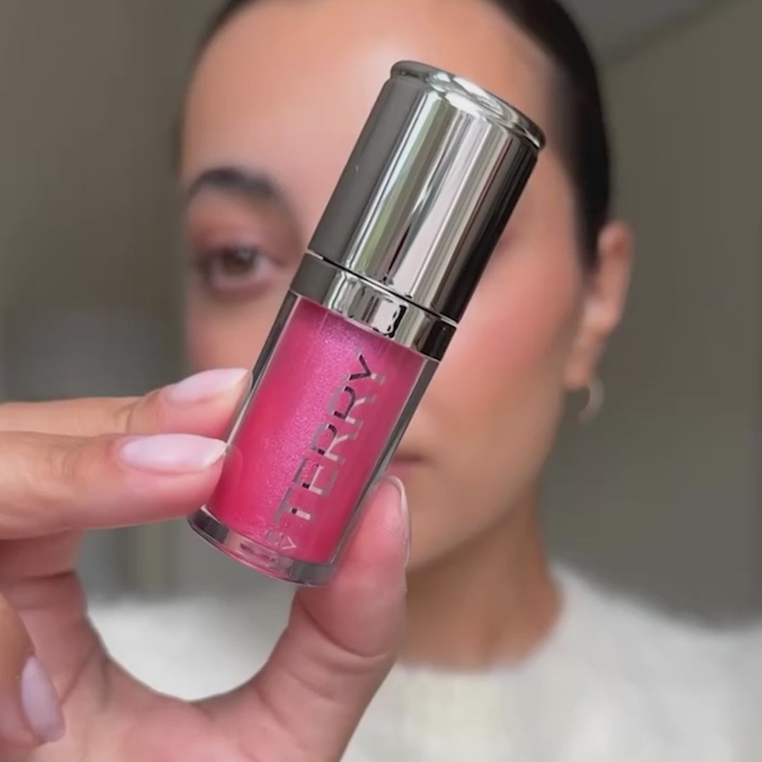 Carica video: DUO LABBRA GLOW - BAUME DE ROSE LIP OIL SERUM &amp; BAUME DE ROSE GLOW GLOSS