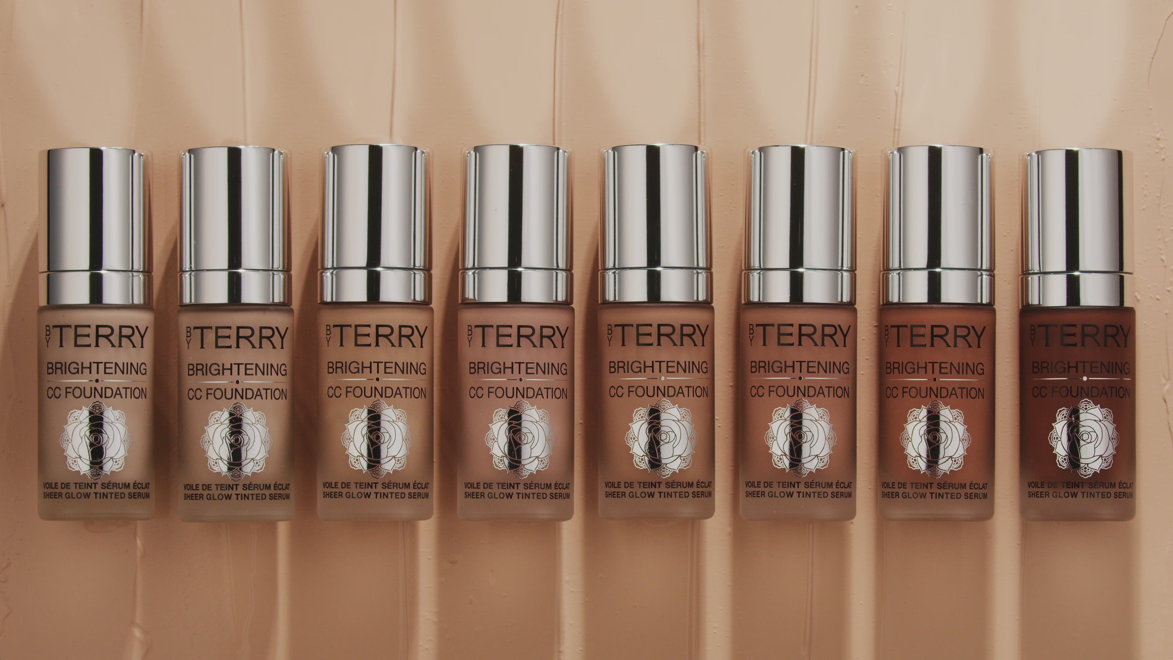 Carica video: Brightening CC Foundation - CC Cream illuminante effetto idratante